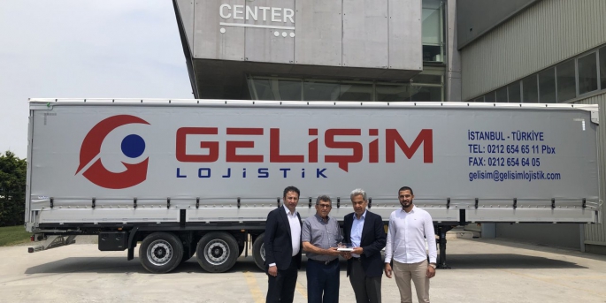 Tırsan; lojistik sektörünün köklü firmalarından Gelişim Lojistik’e 25 adet Tırsan Tenteli Perdeli Multi Ride teslim etti.