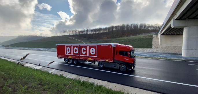 Tırsan, sektörün yeni oyuncularından Pace Lojistik’e 15 adet Tırsan Multi Ride ve 10 adet Tırsan Rulo Taşıyıcı teslim etti.