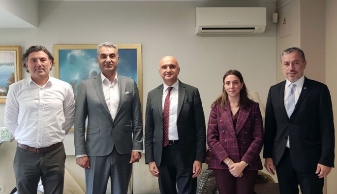Türk Loydu Yönetim Kurulu Başkanı ve Genel Müdür Lütfü Savaşkan ile Genel Müdür Yardımcısı Seyhan Özkan, KOSDER' E bir nezaket ziyareti gerçekleştirdi.