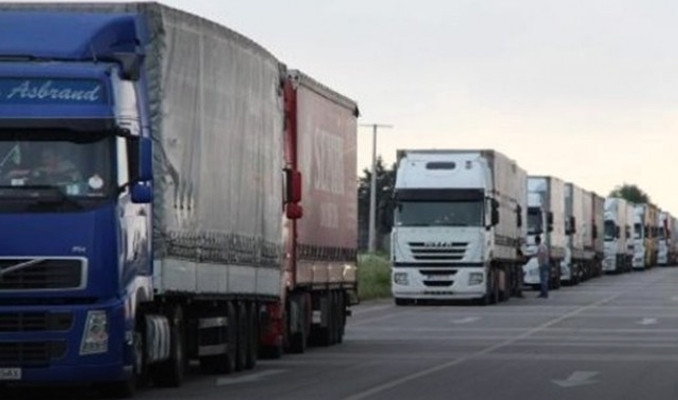 Türk nakliyeciler, Rusya ve Kazakistan geçiş belgeleri tükendiği için Orta Asya’ya 10 gündür taşıma yapamıyor.