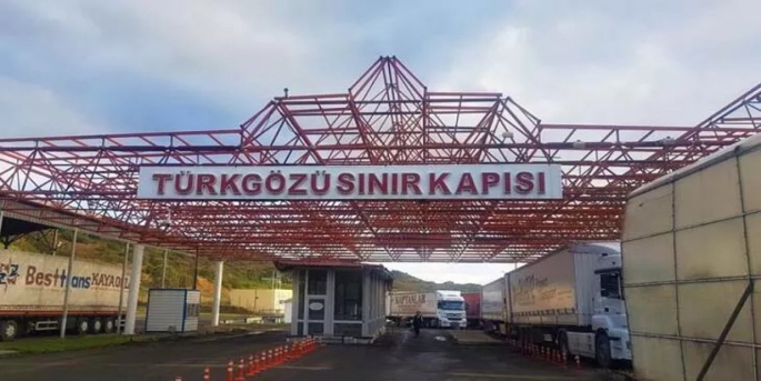 Türkiye ile Gürcistan arasında ulaşımın sağlandığı Türkgözü Gümrük Kapısı tekrar yaya ve araç geçişine açıldı.