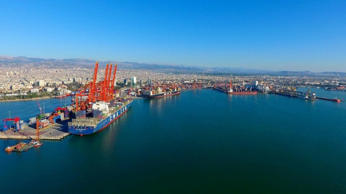 Türkiye’nin 2007’de özelleştirilen ilk limanı olan Mersin Limanı’nda işletici şirkete yönelik şikayetler artıyor