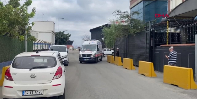 Tuzla Tersaneler Bölgesi'ndeki bir tersanede bakım yapılan geminin atık deposunda patlama meydana geldi. 