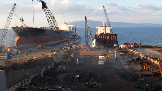 Ulaştırma ve Altyapı Bakanlığı hurdaya ayrılan gemilerin yerine yeni gemi inşa edenlere teşvik verecek.