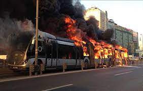 Uzmanların, “İstanbul’a uygun değil” demesine rağmen Hollanda'dan toplam 63 milyon 278 bin avro ödenerek alınan Phileas marka otobüslerin sonuncusu da Şirinevler'de yandı