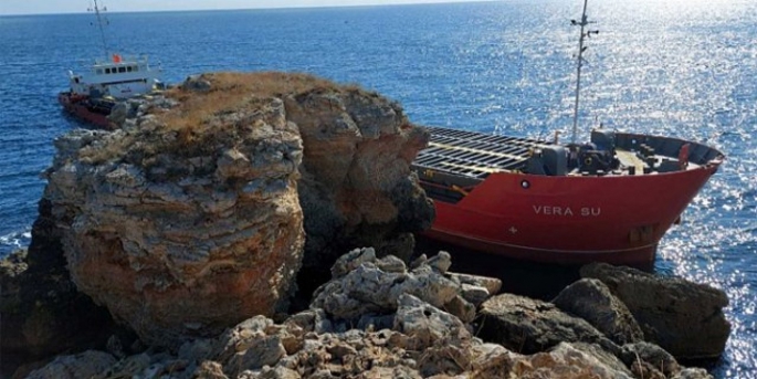 VERA SU isimli genel kargo gemisinin, 20 Eylül günü Bulgaristan sahilinde karaya oturduğu bildirildi.
