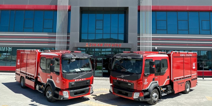 Volvo Trucks, Konya Büyükşehir Belediyesi İtfaiye Daire Başkanlığı’na 2 adet, 16 Ton Çift Kabin Volvo FL 4x2 teslimatı gerçekleştirdi.