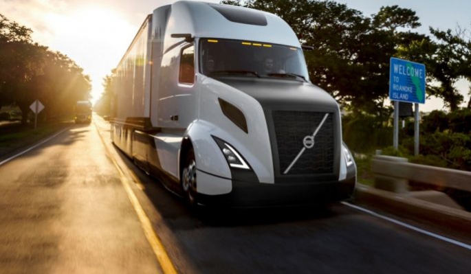 Volvo Trucks, önümüzdeki yıl Avrupa’dan başlayarak ürün gamına elektrikli kamyonları da dahil edecek.