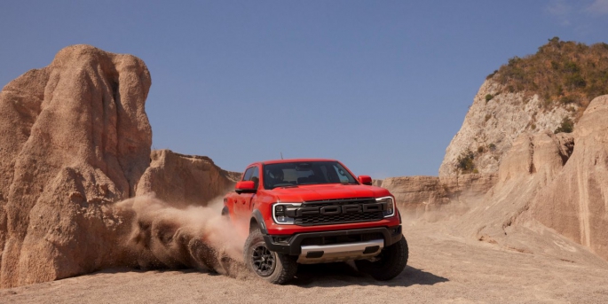 Yeni Nesil Ranger Raptor pick-up, 288 PS güç ve 491 Nm tork sunan çift turbo 3.0 litre EcoBoost V6 motoruyla yolda ve arazide üstün performans sağlıyor