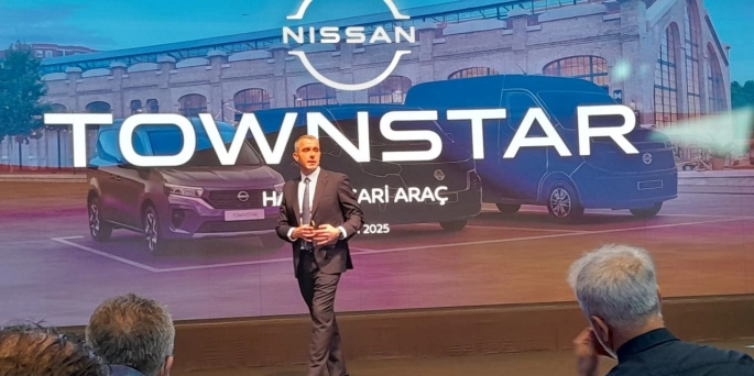 Yeni Nissan Townstar, elektrikli ve benzinli seçenekleriyle Türkiye pazarına giriş yaptı.