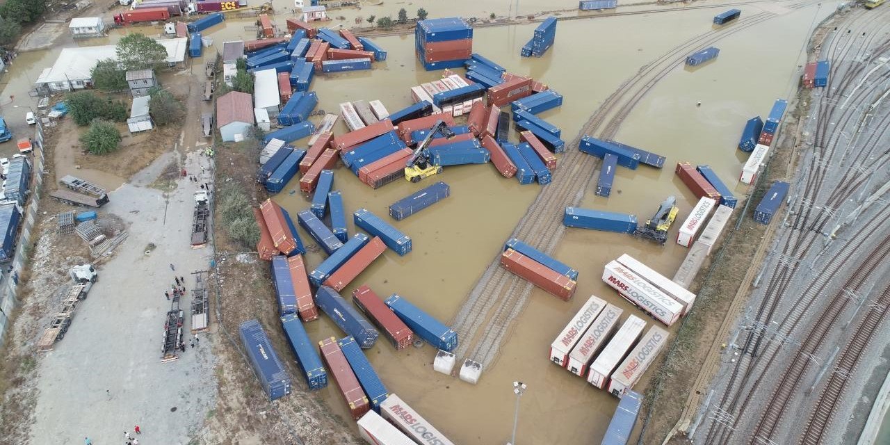 Halkalı Gümrüğü’nde yağmur hasarı büyük