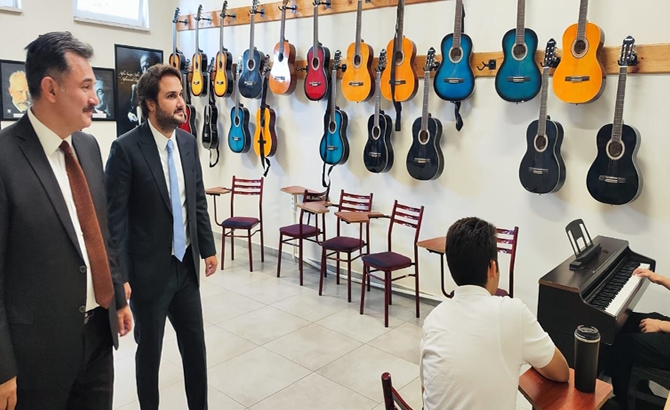 Yaman Şen, Med Marine Tuncer Şen Fen Lisesi'ni ziyaret etti